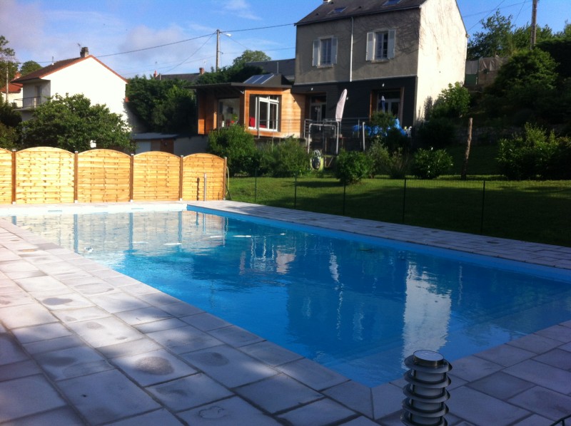 Piscine rénovée avec nouveau dallage